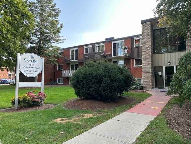 Photo du bâtiment - Queenston Apartments
