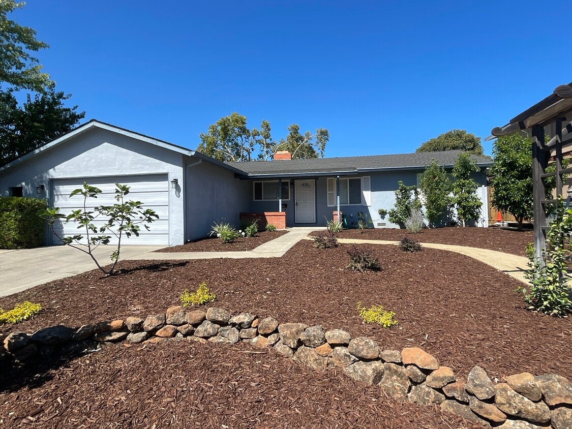 Primary Photo - 4524 Oxbow Dr