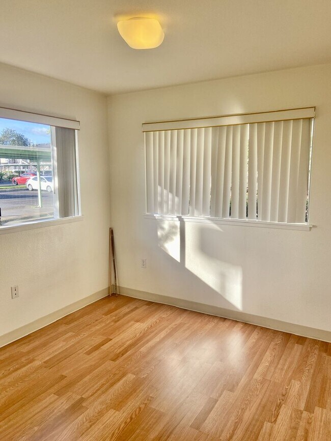 Foto del edificio - Highly Desirable 3 bedroom Town house in H...