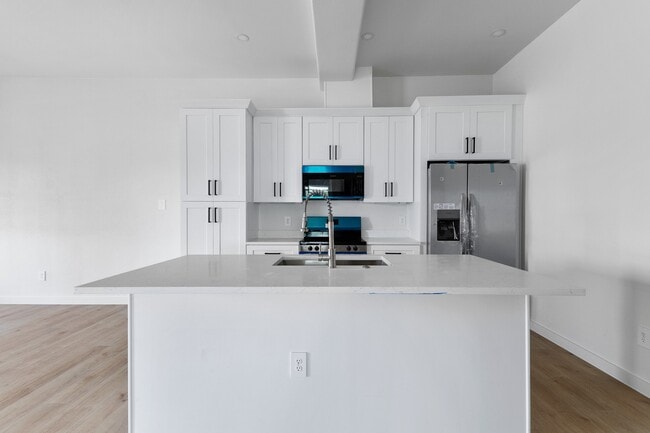 Building Photo - 1325 35th St