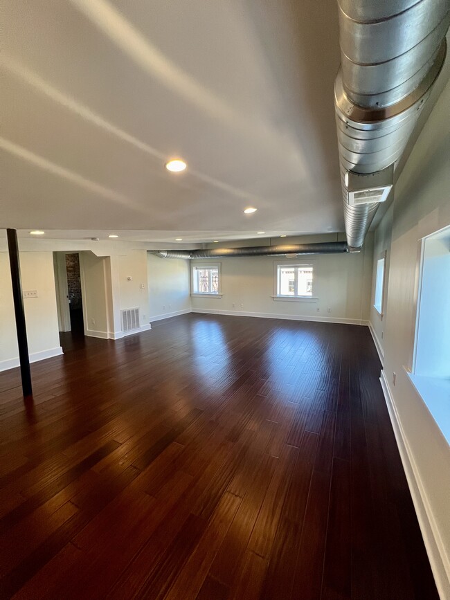 Building Photo - 1501 Vine St