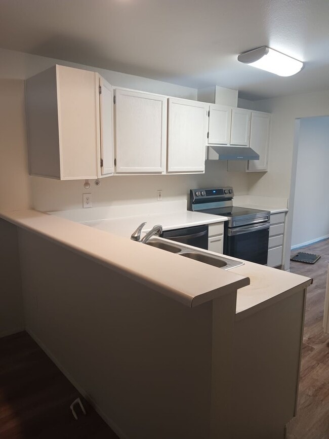 Building Photo - 3bed 2.5 bath Silverdale Rejuvinated Townhouse