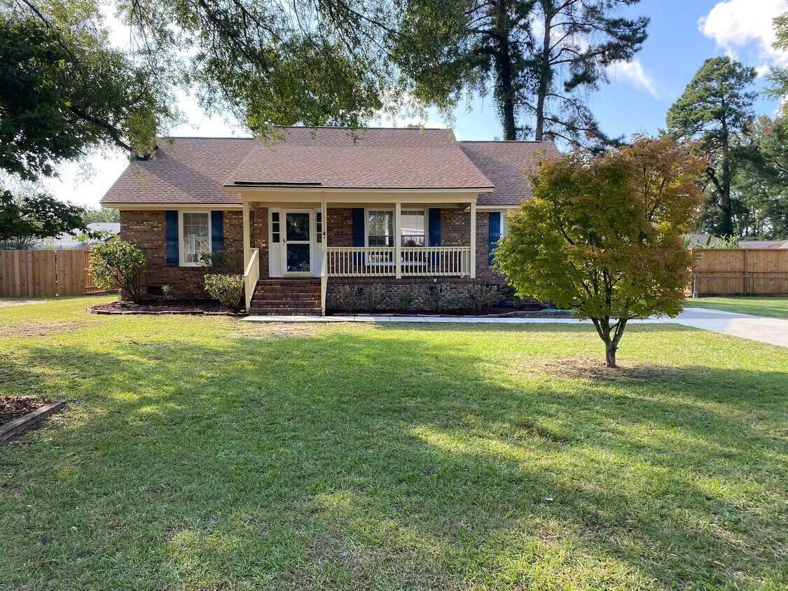 Primary Photo - 463 Edenderry Way
