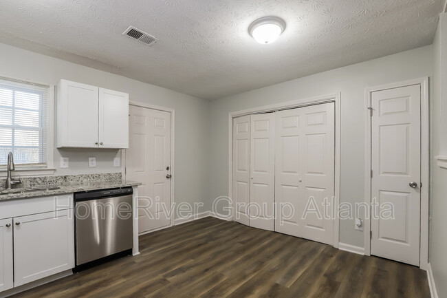 Building Photo - 4636 Vintage Ln