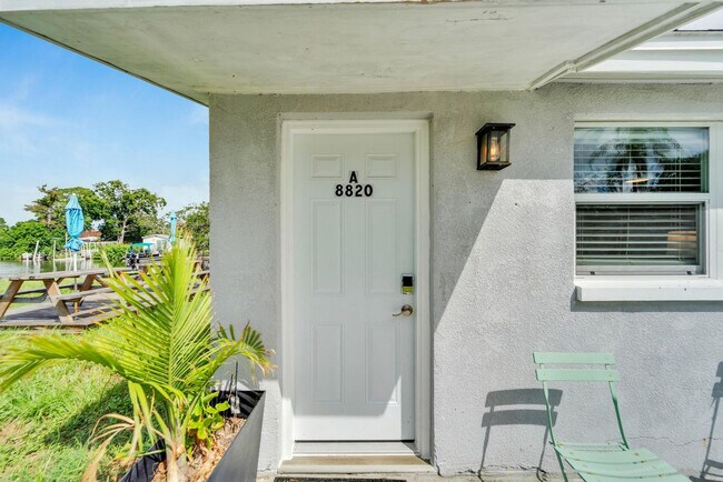 Foto del edificio - 8820 Rocky Creek Dr