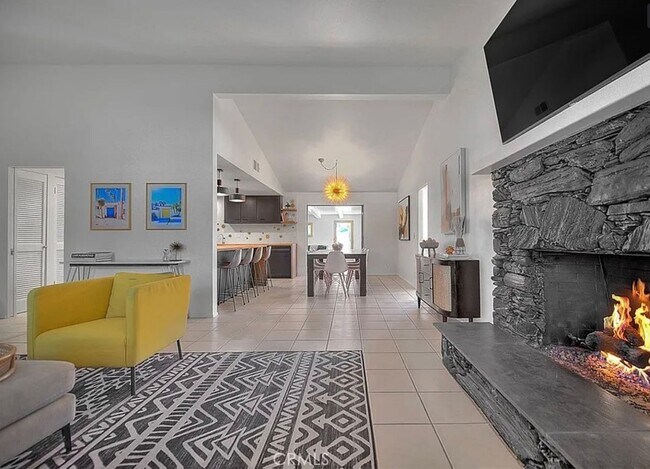 Foto del edificio - Stylish Palm Springs Home with Indoor-Outdoor Living