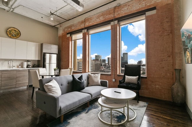 Building Photo - 500 S Ervay St