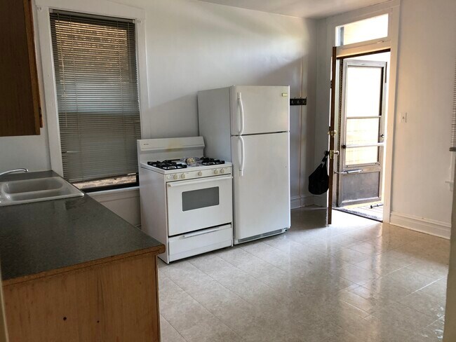 Kitchen - 1157 W Wrightwood Ave