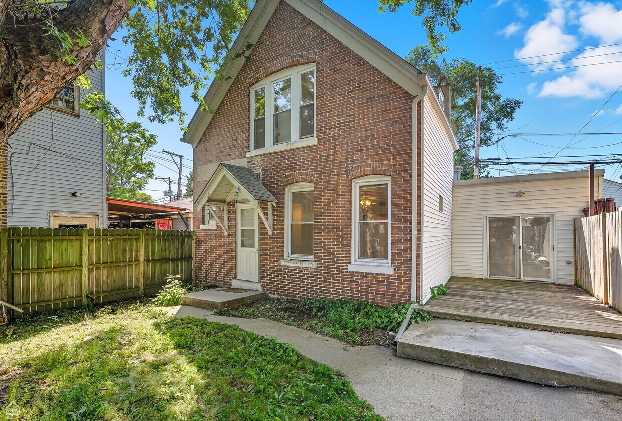 Foto principal - 3709 W Potomac Ave