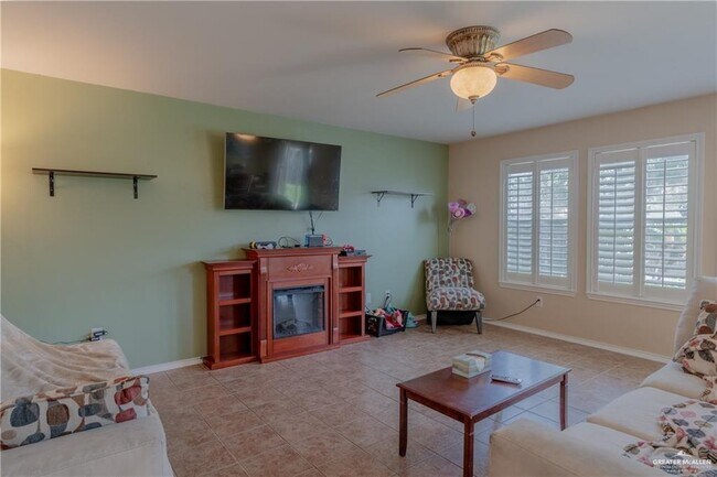 Foto del edificio - 1925 Andrea Ave