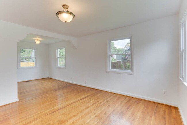 Building Photo - 7725 Fayver Ave