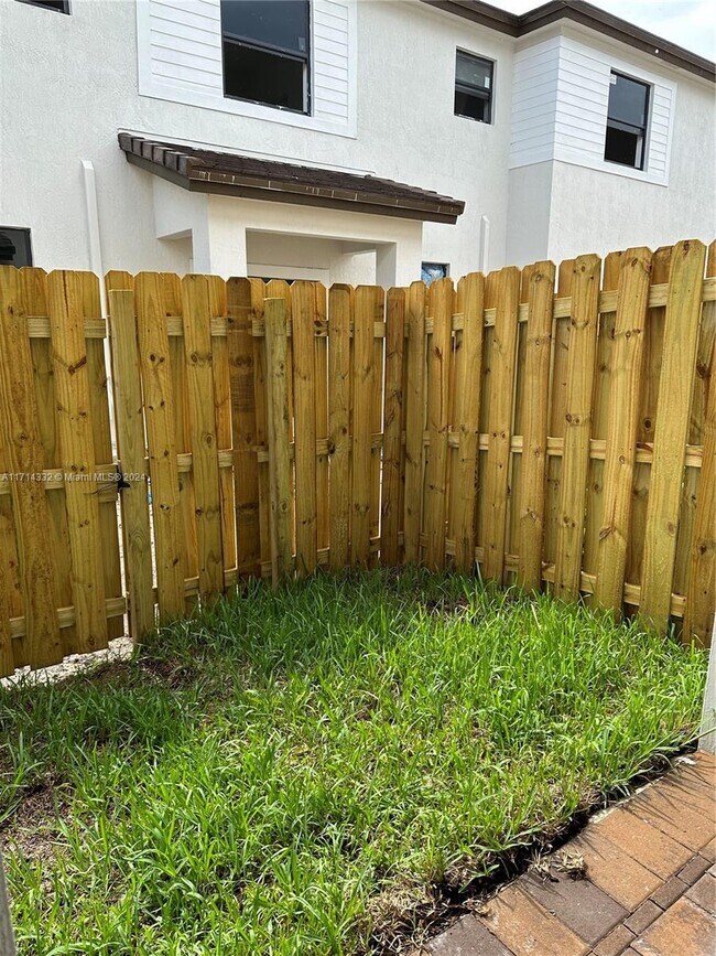 Foto del edificio - 258 SW 159th Terrace
