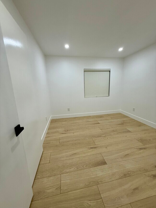 Foto del edificio - 3220 W 132nd St