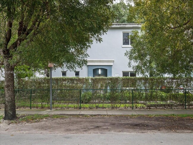 Building Photo - 2730 SW 26th St