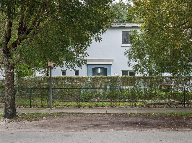 Foto del edificio - 2730 SW 26th St