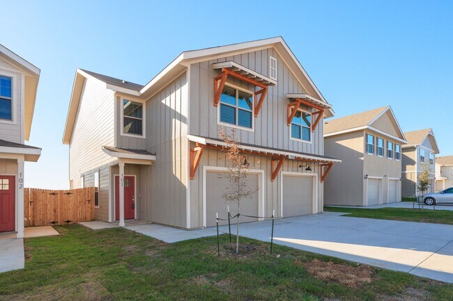 Foto del edificio - Like New Duplex, Gated Community!!!