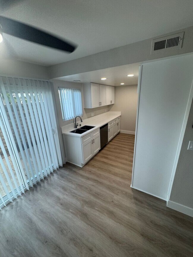 Building Photo - 1400 Estate Dr