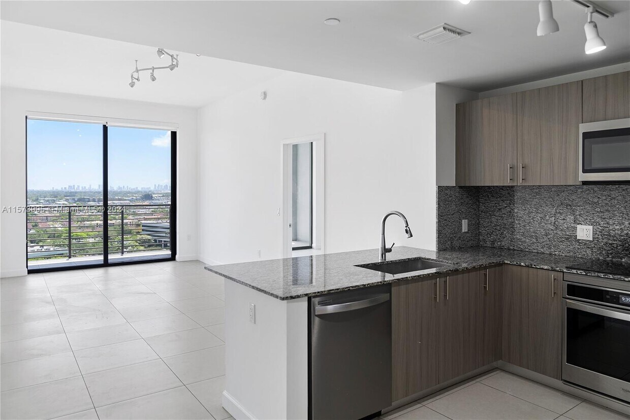 Foto principal - 5350 NW 84th Ave