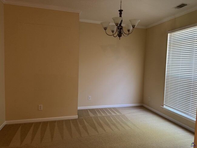 Building Photo - 106 Oldfield Ct