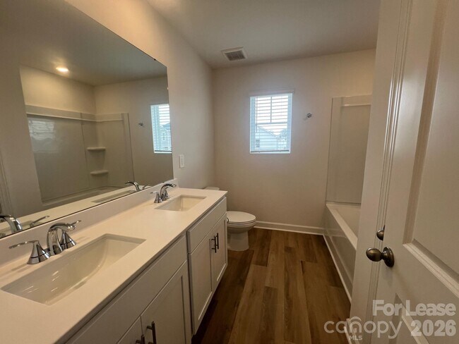 Foto del edificio - 1281 30th St Ln NE