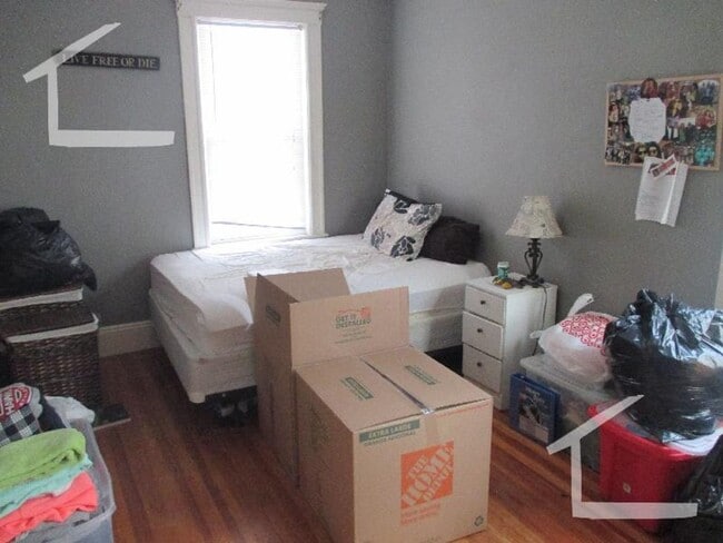 Building Photo - Large Unit in Brighton. Laundry, Backyard,...
