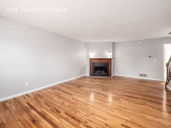 Foto del edificio - 2017 Queensgate Ln