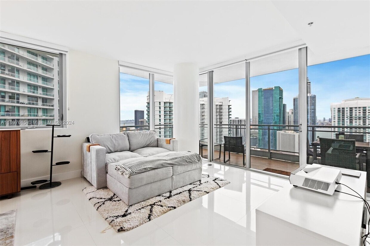 Foto principal - 92 SW 3rd St