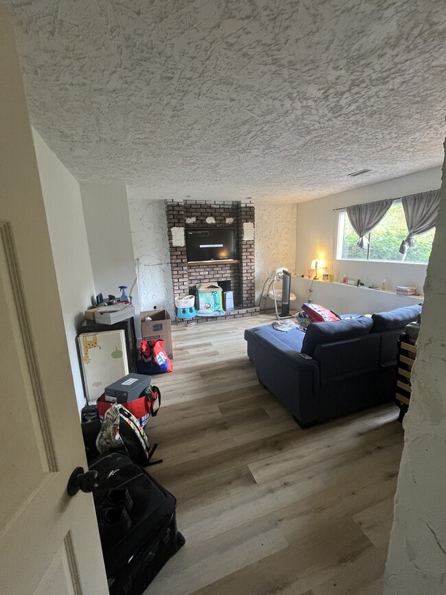 Building Photo - 13454 Crestview Dr