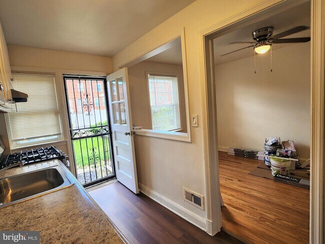 Foto del edificio - 3712 Elmley Ave
