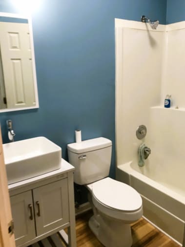Renovated bathroom - 4210 Wilshire Blvd