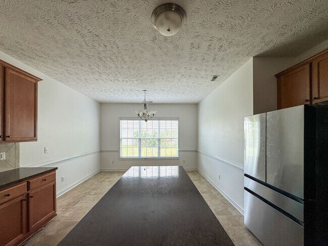 Foto del edificio - Lovely 4 Bed 2 Bath Home in Westgate
