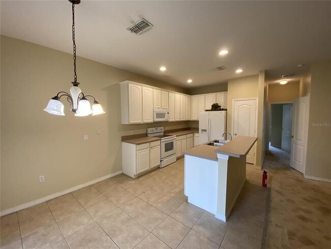 Building Photo - 3818 Blue Dasher Dr