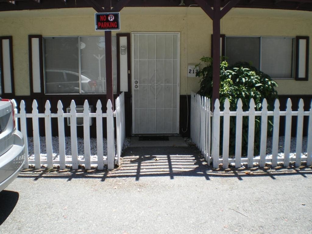 Primary Photo - 212 N. Santa Fe