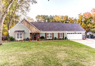 Building Photo - 7076 Wickshire Cove W