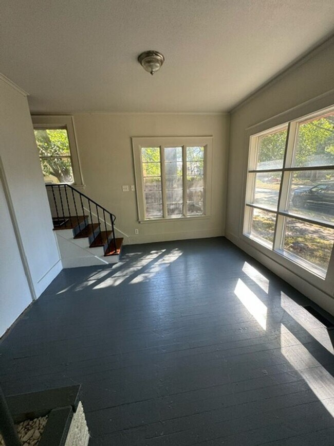 Foto del edificio - 304 W Woodland Ave