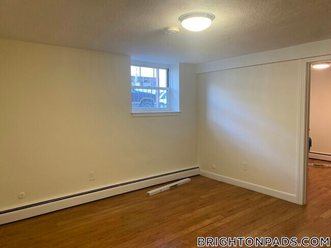 Foto del edificio - 168 N Beacon St