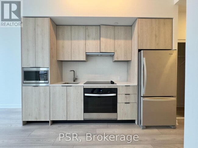 Building Photo - 1007 The Queensway