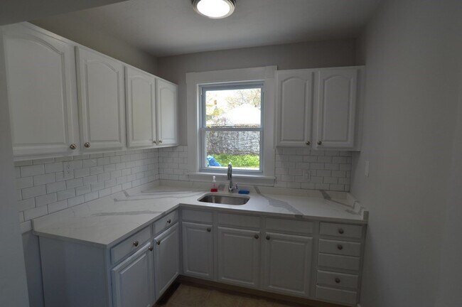 Building Photo - 6 Harmony St