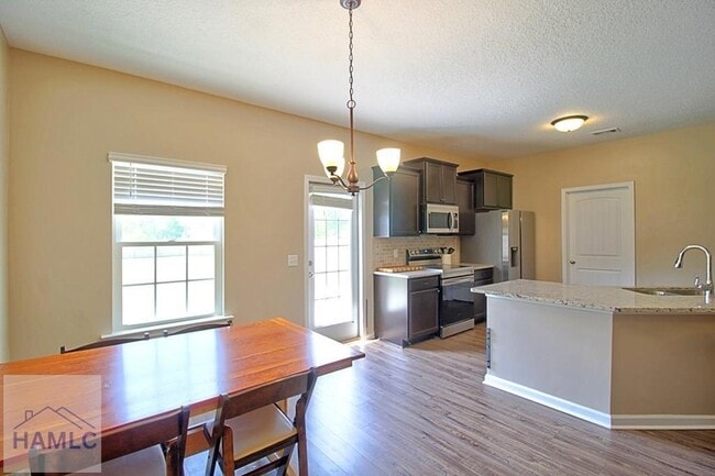 Building Photo - 50 Sunflower Cir NE