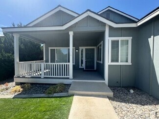 Building Photo - 638 Canary Cir