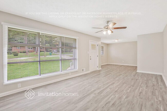 Building Photo - 2422 Shamrock Dr