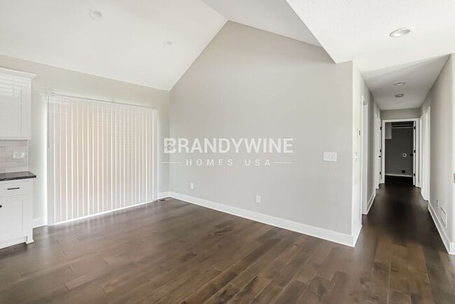 Building Photo - Oak Grove - 4 bdrms, 3 bath Available Now