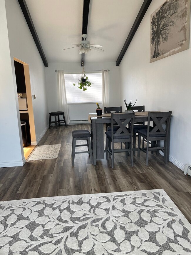 Foto del edificio - 595 McMullin Dr