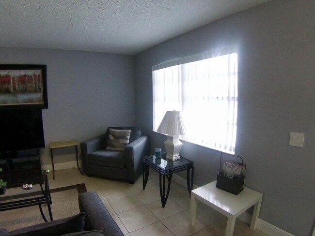 Building Photo - 133 Normandy Ln
