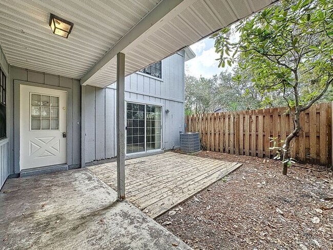 Building Photo - Carmel Oaks Townhome style Condo in Orlando