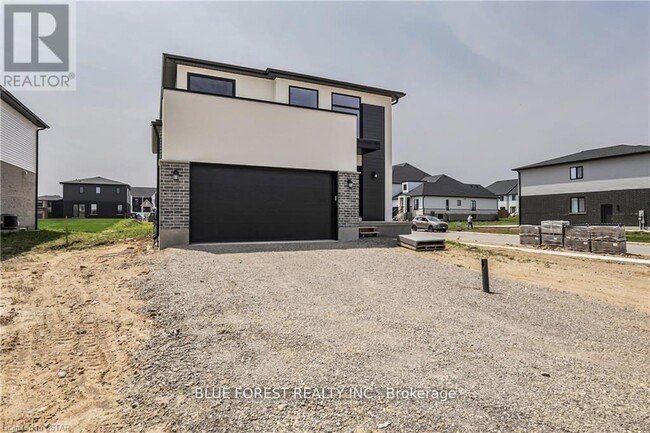 Building Photo - 29 Poole Cres