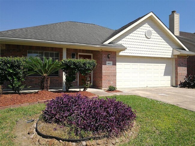 Building Photo - 1015 Andover Dr