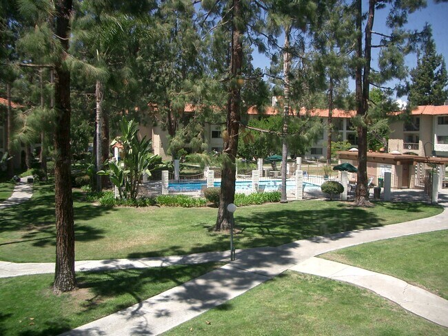 Building Photo - 10737 San Diego Mission Rd