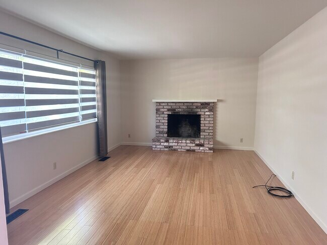 Foto del edificio - 704 Muir Dr