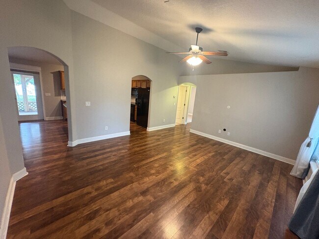 Building Photo - Grand Island 3/2 w/ Enclosed Backyard & Patio